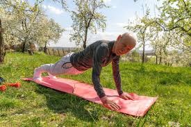 青岛海牛：李霄鹏未与球队告别，近期会根据明年情况与其谈续约